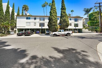 8741-8743 Shoreham in West Hollywood, CA - Foto de edificio - Building Photo