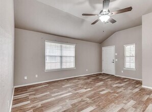 517 Cherokee Gate Dr in Yukon, OK - Building Photo - Building Photo