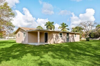 6344 Grapeview Blvd in Westlake, FL - Building Photo - Building Photo