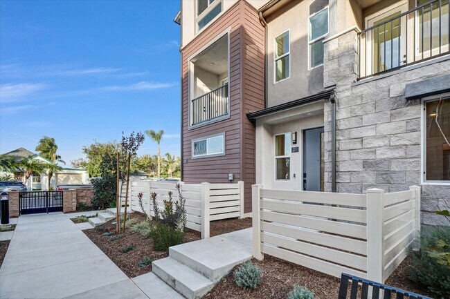 10002 Central Ave in Garden Grove, CA - Foto de edificio - Building Photo