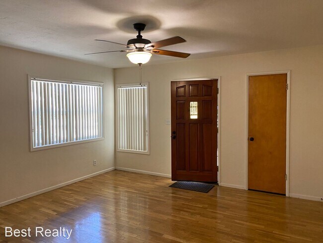 805 Oakwood St photo'