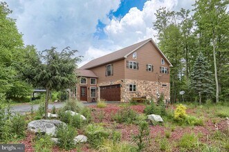 125 Pebble Beach Dr in Hazle Township, PA - Building Photo - Building Photo