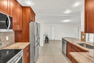 290 NW 65th Ave in Margate, FL - Building Photo