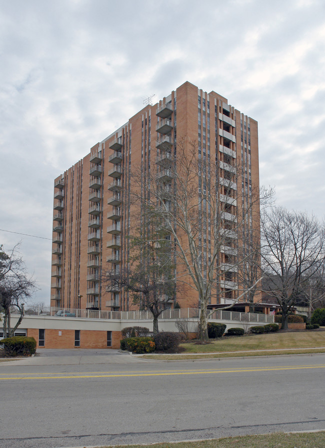 Carillon House Condominium in Dayton, OH - Foto de edificio - Building Photo