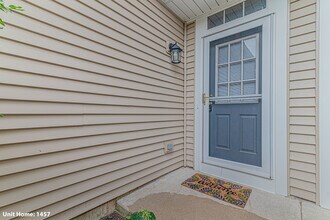 1457 Walnut Hill Ave in St. Charles, IL - Building Photo - Building Photo