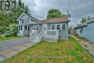 3842 Roxborough Ave in Fort Erie, ON - Building Photo