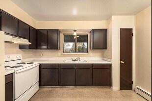 Mackinaw Heights in Saginaw, MI - Building Photo