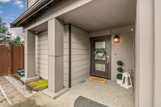 15624 Meadow Rd in Lynnwood, WA - Building Photo - Building Photo