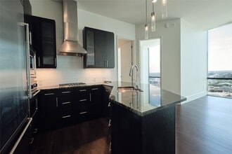 1301 Throckmorton St, Unit 2106 in Fort Worth, TX - Building Photo - Building Photo