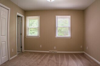 321 Oak Arbor Ln in Winston-Salem, NC - Building Photo - Building Photo