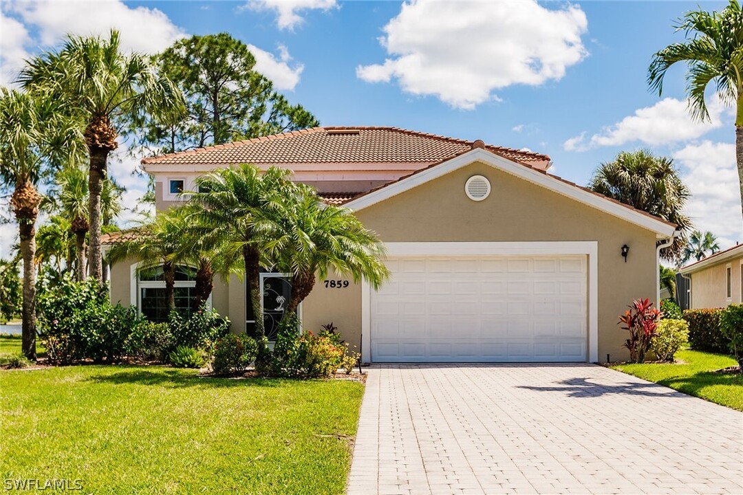 7859 Berkshire Pines Dr in Naples, FL - Foto de edificio