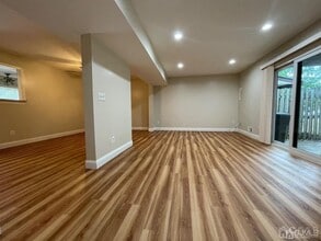 6102 Hana Rd in Edison, NJ - Building Photo - Building Photo