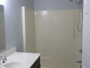 2477 Boston Post Rd, Unit apartment in Guilford, CT - Building Photo - Building Photo