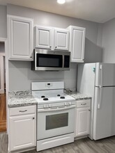 938 Enfield St, Unit 1st Floor Apartment in Enfield, CT - Building Photo - Building Photo