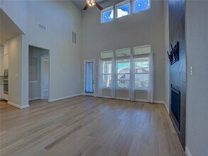 425 Sitlington Ln in Briarcliff, TX - Building Photo - Building Photo