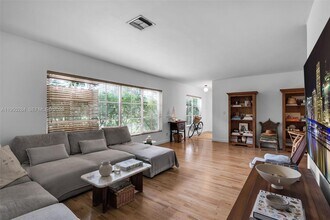 9550 NW 1st Ave in Miami Shores, FL - Building Photo - Building Photo