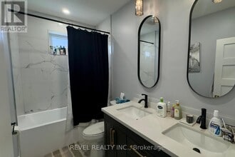 520 Cochrane Rd in Hamilton, ON - Building Photo - Building Photo