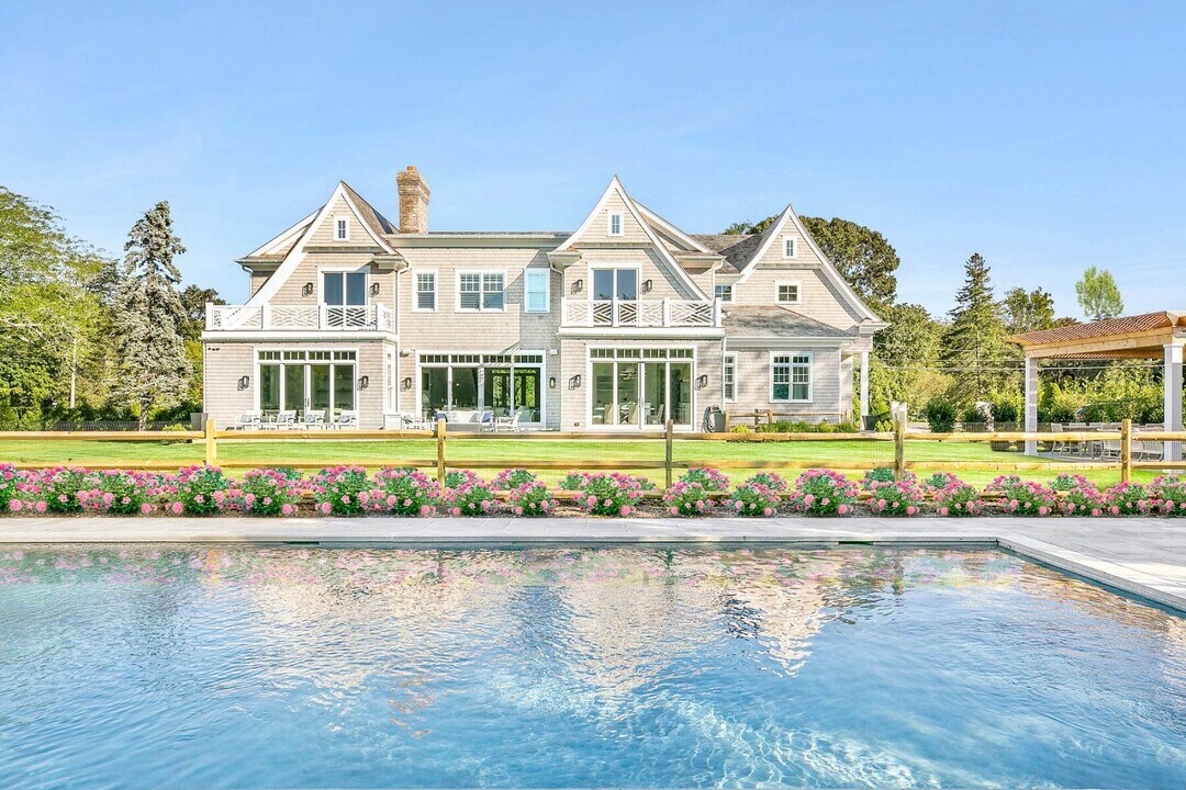 173 Ferry Rd in Sag Harbor, NY - Building Photo