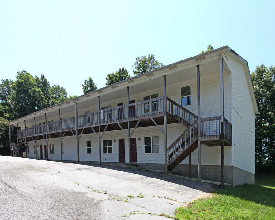 3010 Ingleside Dr in High Point, NC - Building Photo