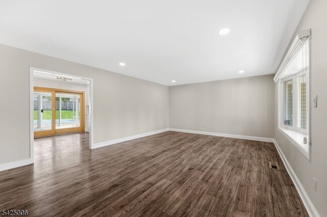 3 Cypress Rd in Franklin Township, NJ - Building Photo - Building Photo