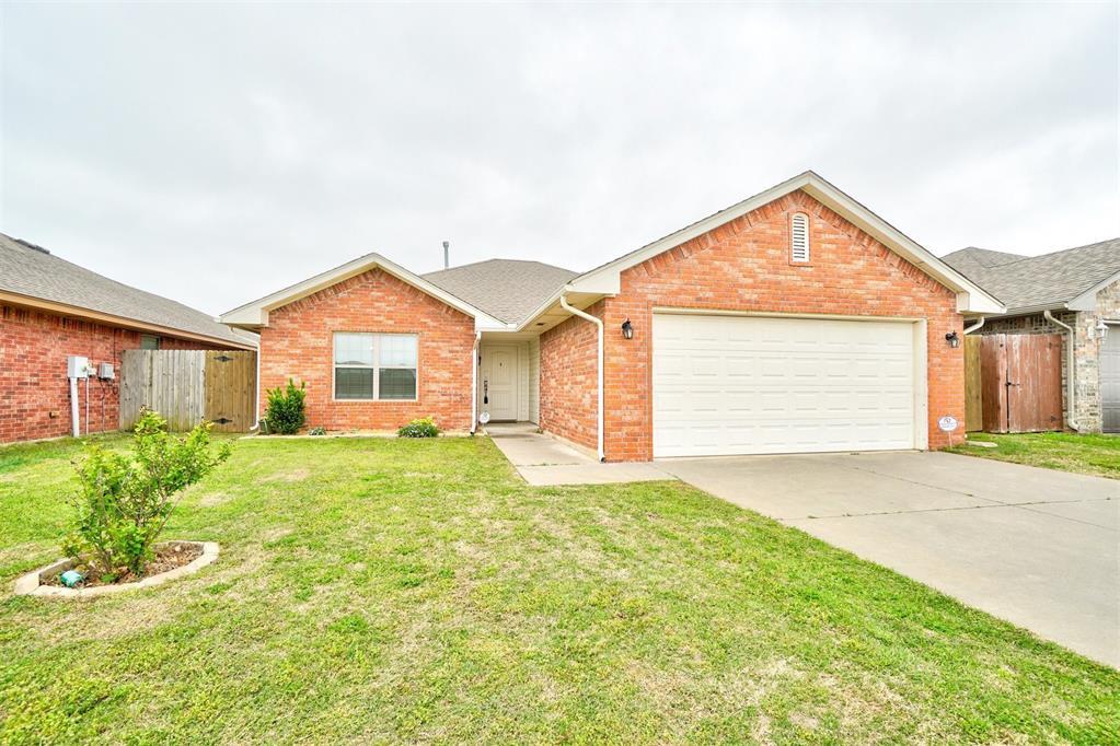 8033 Waters Edge Way in Del City, OK - Building Photo