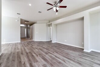 16326 Laurel Garden Ct in Spring Hill, FL - Building Photo - Building Photo
