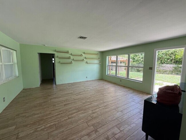 2957 NW 6th Ave in Wilton Manors, FL - Building Photo - Building Photo