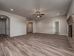 1948 W Crossbow Way in Mustang, OK - Building Photo - Building Photo