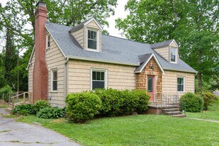 114 Eastwood Ave in Swannanoa, NC - Building Photo