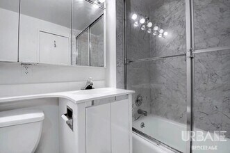 35 Grove St in New York, NY - Building Photo - Building Photo