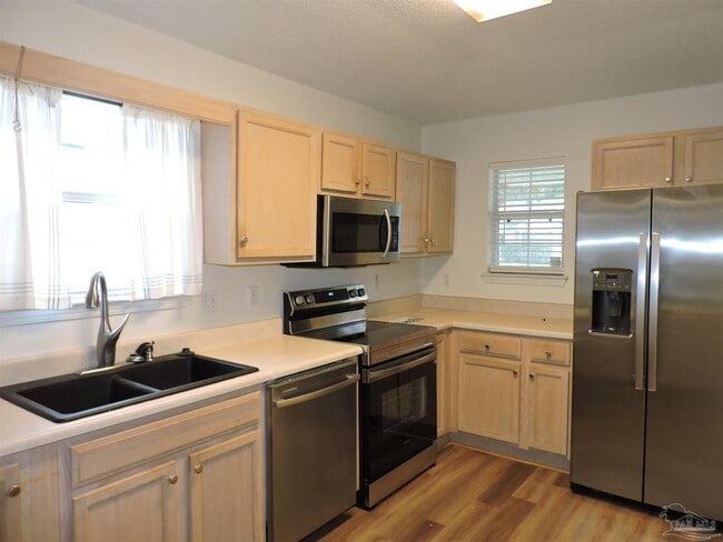 2320 Trailwood Dr in Cantonment, FL - Building Photo - Building Photo