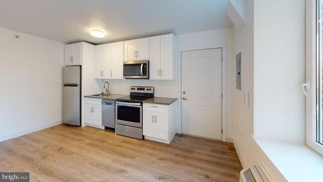 5850 N 13th St, Unit 102 in Philadelphia, PA - Building Photo - Building Photo