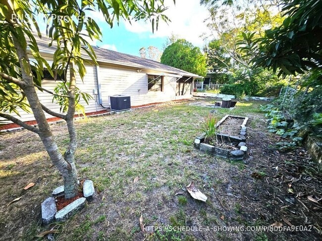 8610 Schrader Blvd in Port Richey, FL - Building Photo - Building Photo