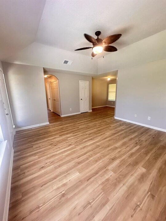 16409 Danika Oak in Conroe, TX - Foto de edificio