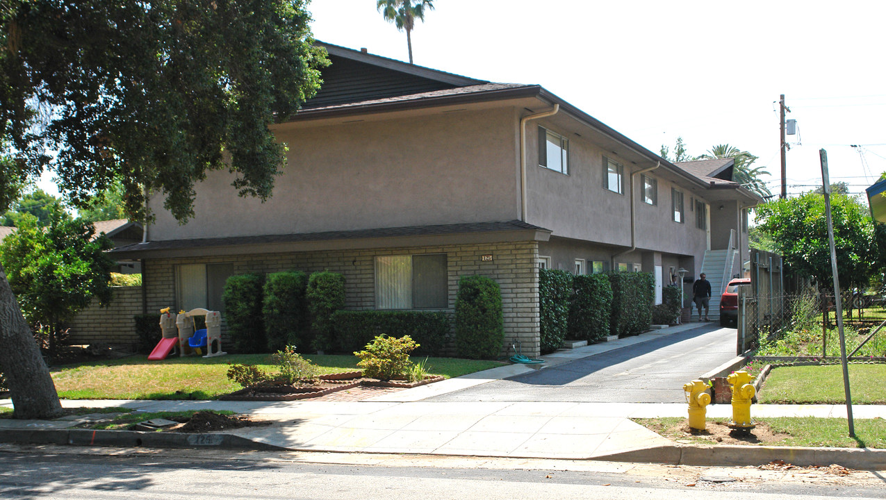 125 S Berkeley Ave in Pasadena, CA - Foto de edificio