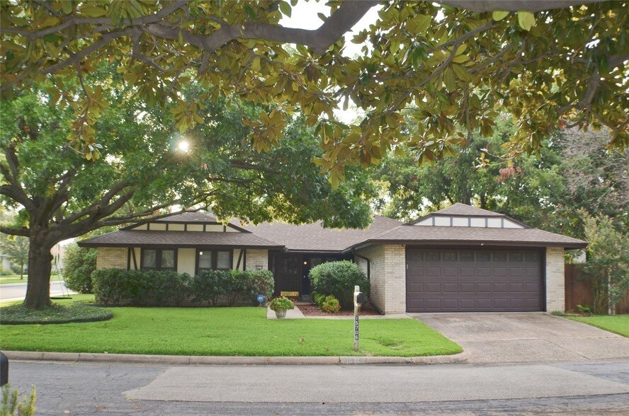 15706 Havenrock Cir in Dallas, TX - Building Photo