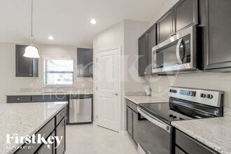 446 Rayford St in Lehigh Acres, FL - Foto de edificio - Building Photo