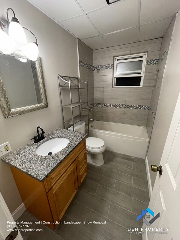 216 Hope St, Unit 2 in Fall River, MA - Building Photo - Building Photo