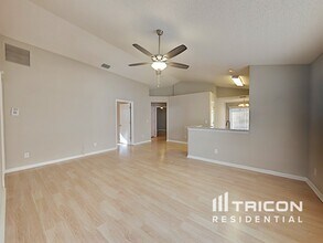 723 Cape Cod Cir in Valrico, FL - Building Photo - Building Photo