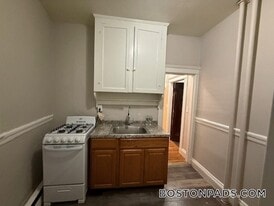 38 Estes St, Unit 4 in Lynn, MA - Building Photo