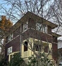 232 Brookline St, Unit 2 in Newton, MA - Foto de edificio - Building Photo