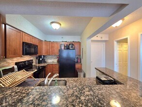 5505 Seminary Rd in Falls Church, VA - Foto de edificio - Building Photo