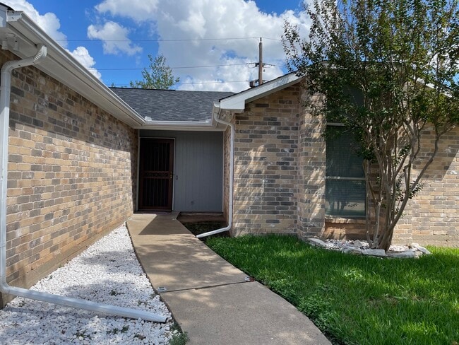 2627 Old Fort Rd in Sugar Land, TX - Building Photo - Building Photo