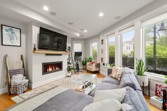 275 Old Colony Ave, Unit Unit 2 in Boston, MA - Building Photo - Building Photo