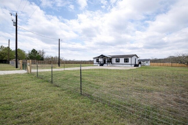 339 Lower Red Rock Rd in Bastrop, TX - Building Photo - Building Photo