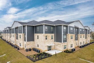 Beaumont Trails in Beaumont, TX - Foto de edificio - Building Photo