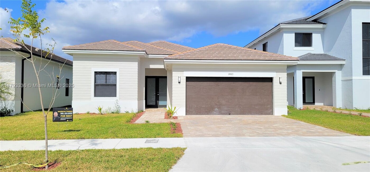 14423 SW 18th St in Miami, FL - Building Photo