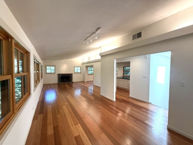 55 Culloden Park Rd in San Rafael, CA - Building Photo - Building Photo