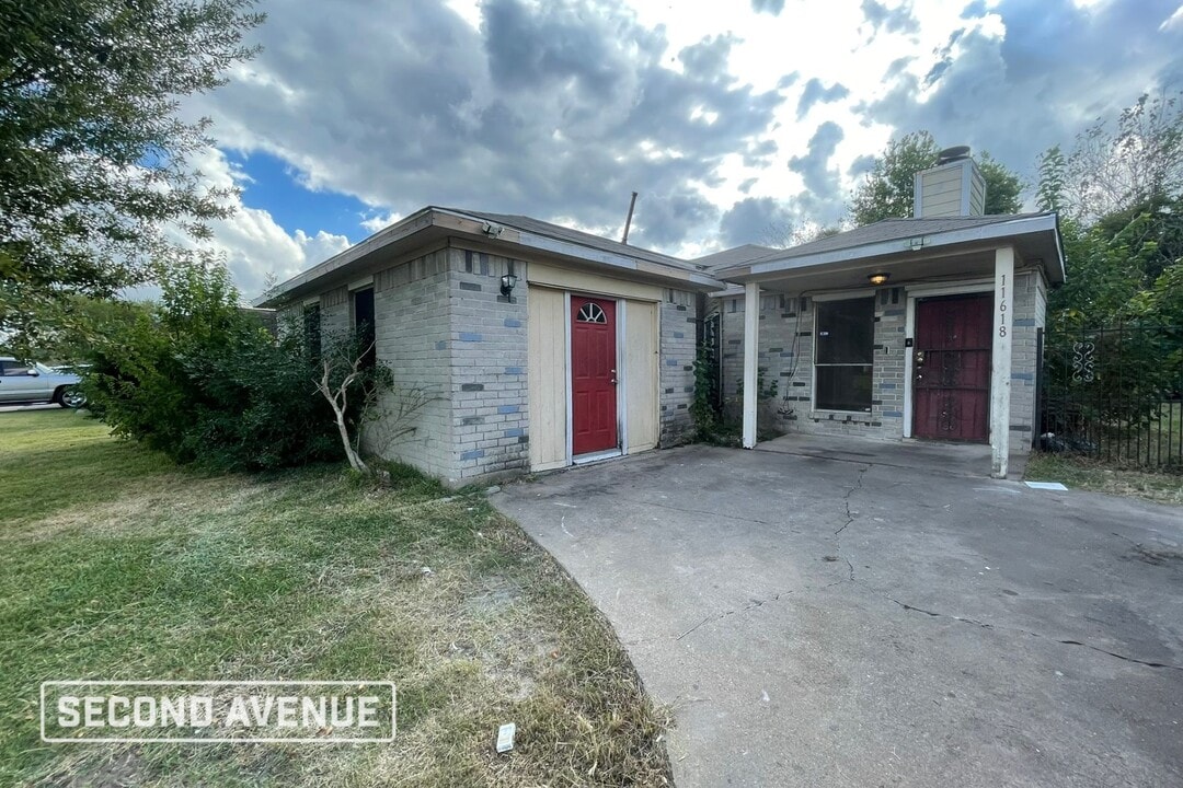 11618 Roandale Dr in Houston, TX - Foto de edificio
