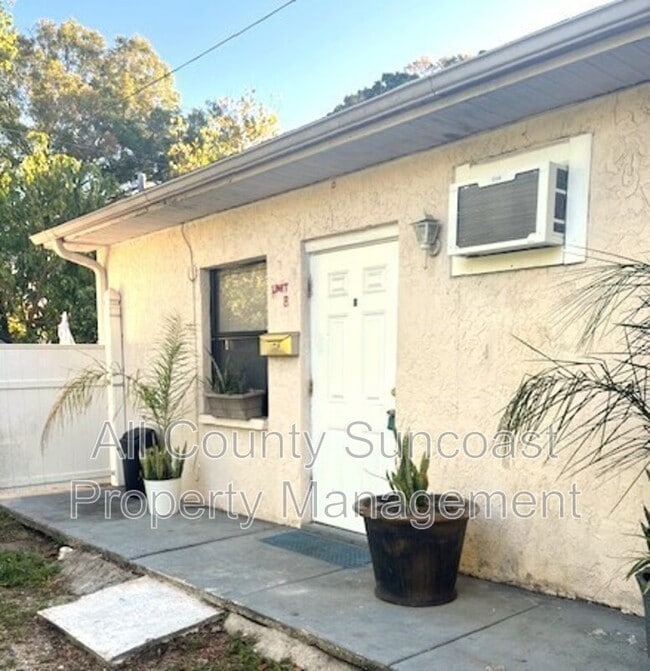 4527 44th Ave N in St. Petersburg, FL - Building Photo - Building Photo